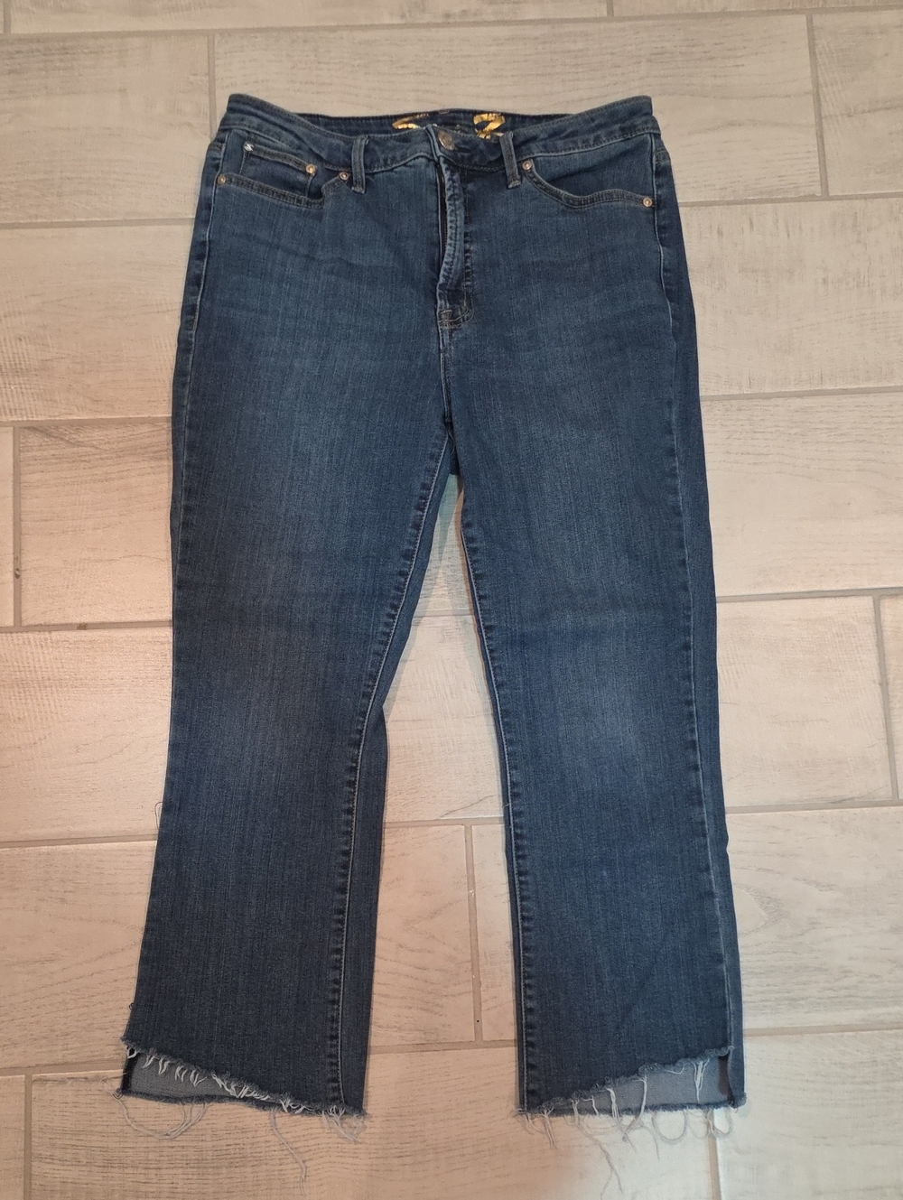 Seven7 Fashion Jean Raw Hem Cropped Women's Size 10 Stretch